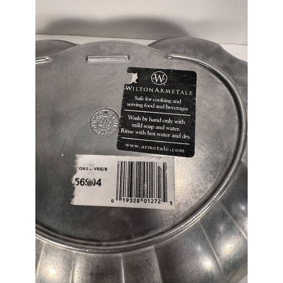 Lot of 3 Serving Platters. Wilton Armetale Pineapple Dish 13 inch. - Picture 5 of 9